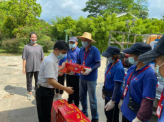 德晟集團(tuán)董事長駱志凌帶隊慰問一線，為基層員工“送清涼”